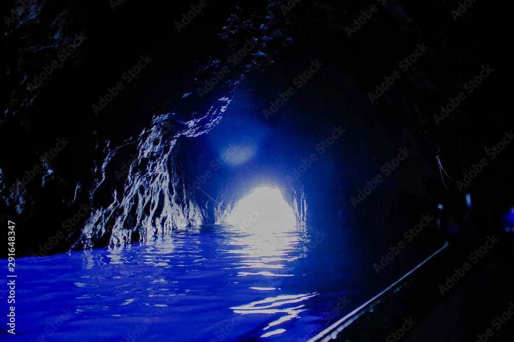 青の洞窟～光と青の神秘～